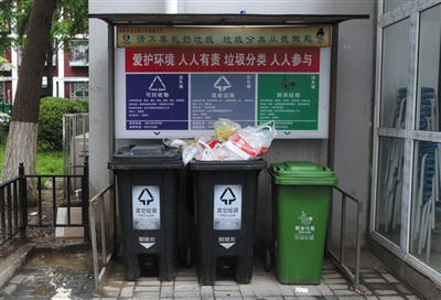 多个垃圾中转站垃圾被统一压缩