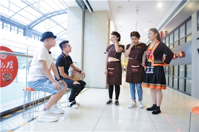 刘晓庆下厨，老公说没有油盐也好吃